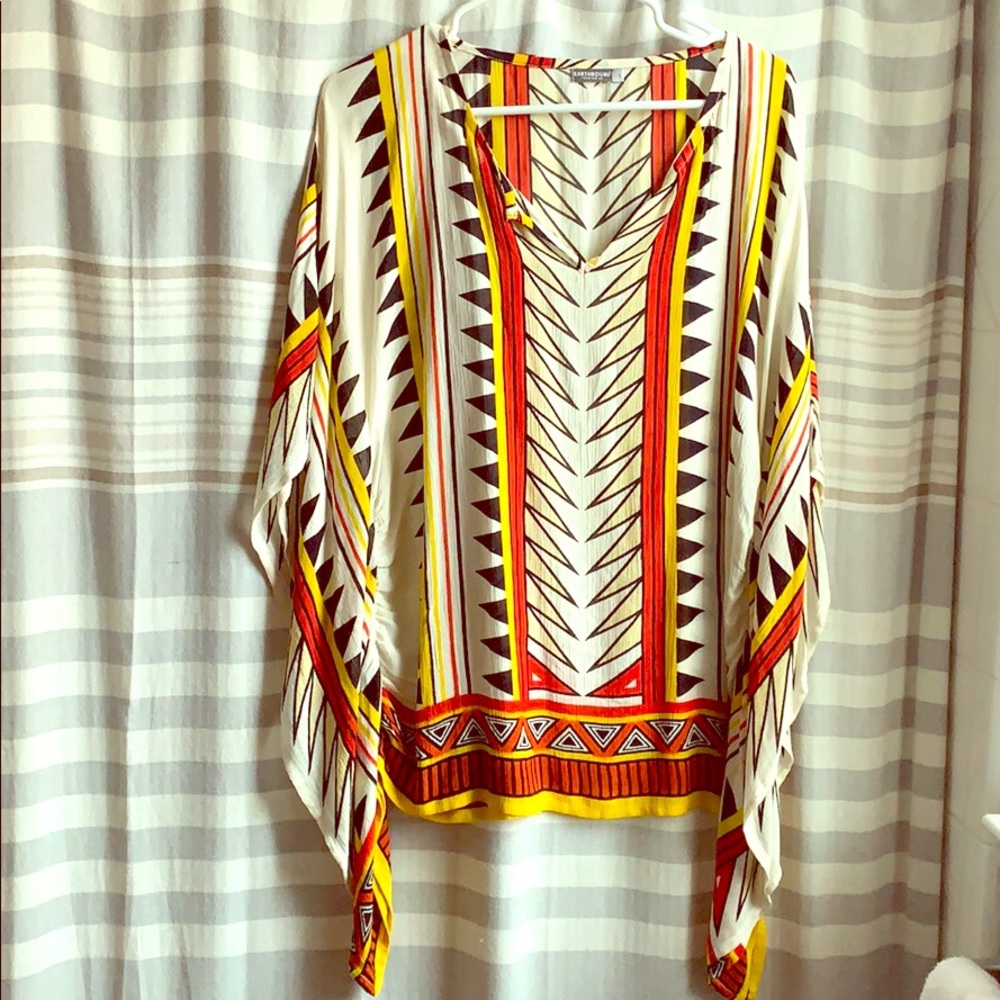 Earthbound Patterned flowy white top